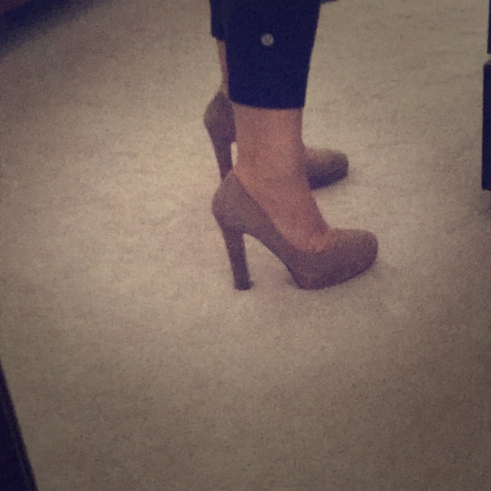 Wythe NY nude suede platform heels size 37